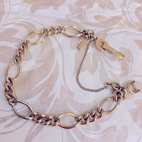 Monet Chain Bracelet Gold Tone (middle link is silver tone) 7” Vintage Gorgeous - Picture 2 of 4